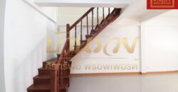 ทาวน์เฮ้าส์ 2 ชั้น หมู่บ้าน ลลิษา ซอยมังกร – แพรกษา รีโนเวทใหม่ ใกล้ทางด่วนกาญจนาฯ พร้อมเข้าอยู่