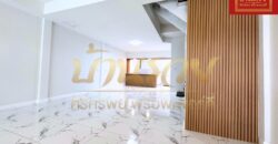 ทาวน์เฮ้าส์ 2 ชั้น หมู่บ้านพาร์คแกลเลอรี่ ซ.ศรีด่าน 22 ถนนศรีนครินทร์ รีโนเวทพร้อมอยู่ ใกล้รถไฟฟ้าสายสีเหลือง