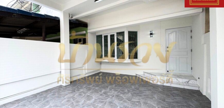 ทาวน์เฮ้าส์ 2 ชั้น หมู่บ้านพาร์คแกลเลอรี่ ซ.ศรีด่าน 22 ถนนศรีนครินทร์ รีโนเวทพร้อมอยู่ ใกล้รถไฟฟ้าสายสีเหลือง