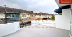 ทาวน์เฮ้าส์ 2 ชั้น หมู่บ้านพาร์คแกลเลอรี่ ซ.ศรีด่าน 22 ถนนศรีนครินทร์ รีโนเวทพร้อมอยู่ ใกล้รถไฟฟ้าสายสีเหลือง