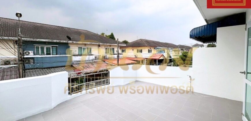 ทาวน์เฮ้าส์ 2 ชั้น หมู่บ้านพาร์คแกลเลอรี่ ซ.ศรีด่าน 22 ถนนศรีนครินทร์ รีโนเวทพร้อมอยู่ ใกล้รถไฟฟ้าสายสีเหลือง