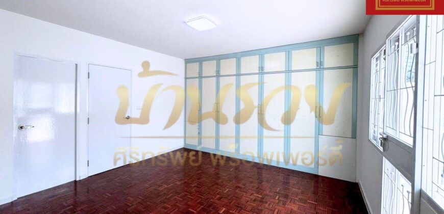 ทาวน์เฮ้าส์ 2 ชั้น หมู่บ้านพาร์คแกลเลอรี่ ซ.ศรีด่าน 22 ถนนศรีนครินทร์ รีโนเวทพร้อมอยู่ ใกล้รถไฟฟ้าสายสีเหลือง