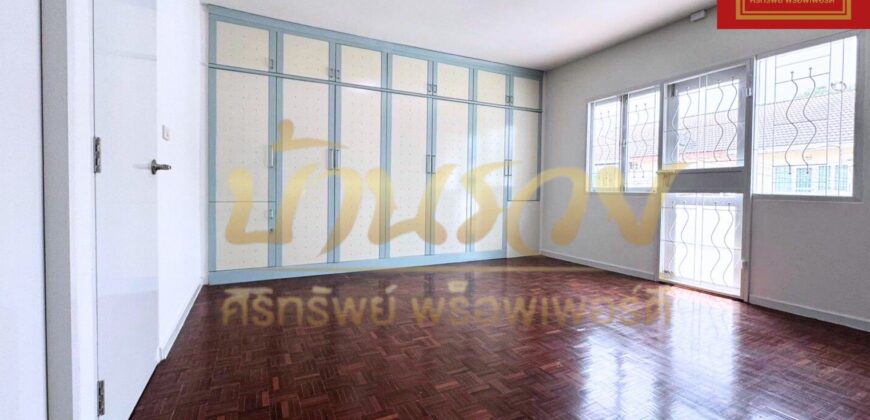 ทาวน์เฮ้าส์ 2 ชั้น หมู่บ้านพาร์คแกลเลอรี่ ซ.ศรีด่าน 22 ถนนศรีนครินทร์ รีโนเวทพร้อมอยู่ ใกล้รถไฟฟ้าสายสีเหลือง