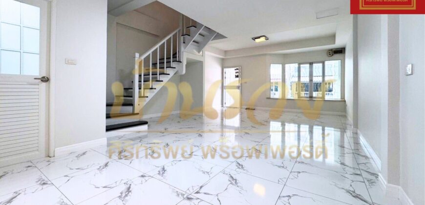 ทาวน์เฮ้าส์ 2 ชั้น หมู่บ้านพาร์คแกลเลอรี่ ซ.ศรีด่าน 22 ถนนศรีนครินทร์ รีโนเวทพร้อมอยู่ ใกล้รถไฟฟ้าสายสีเหลือง