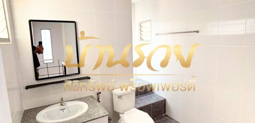 บ้านแฝด 2 ชั้น หมู่บ้านกราฟฟิคเพลส ถนนเทพารักษ์ กม.22 ใกล้โลตัสเทพารักษ์ พร้อมเข้าอยู่