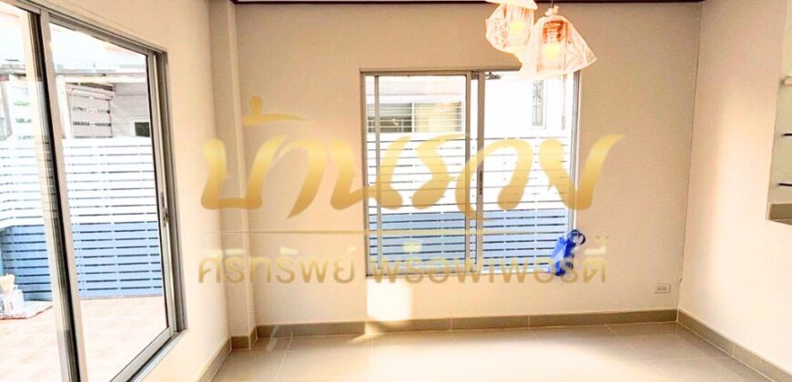 บ้านแฝด 2 ชั้น หมู่บ้านกราฟฟิคเพลส ถนนเทพารักษ์ กม.22 ใกล้โลตัสเทพารักษ์ พร้อมเข้าอยู่