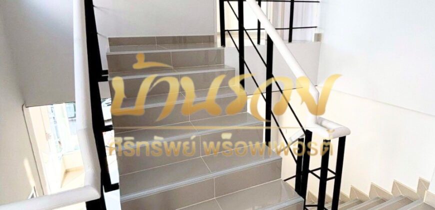 บ้านแฝด 2 ชั้น หมู่บ้านกราฟฟิคเพลส ถนนเทพารักษ์ กม.22 ใกล้โลตัสเทพารักษ์ พร้อมเข้าอยู่