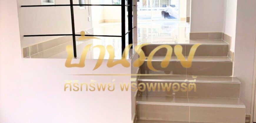 บ้านแฝด 2 ชั้น หมู่บ้านกราฟฟิคเพลส ถนนเทพารักษ์ กม.22 ใกล้โลตัสเทพารักษ์ พร้อมเข้าอยู่