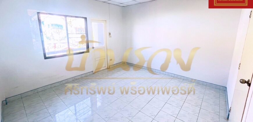 ทาวน์เฮ้าส์ 2 ชั้น หมู่บ้านเทพารักษ์ กม.25 (ซอยคิงคอง) ใกล้นิคมเมืองใหม่บางพลี พร้อมเข้าอยู่