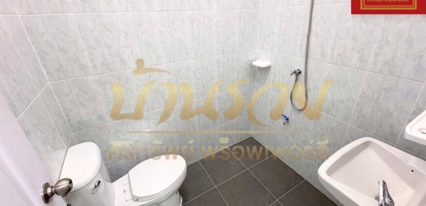 ทาวน์เฮ้าส์ 2 ชั้น หมู่บ้านทรัพย์บัวหลวง ใกล้ถนนสุขุมวิท-บางปู บ้านรีโนเวทใหม่ทั้งหลัง พร้อมเข้าอยู่