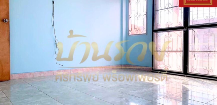 ทาวน์เฮ้าส์ 2 ชั้น #ถนนเมน หมู่บ้านชุติมา ซอยมังกร-แพรกษา ใกล้จุดขึ้น-ลงทางด่วนกาญจนาฯ ขายตามสภาพ