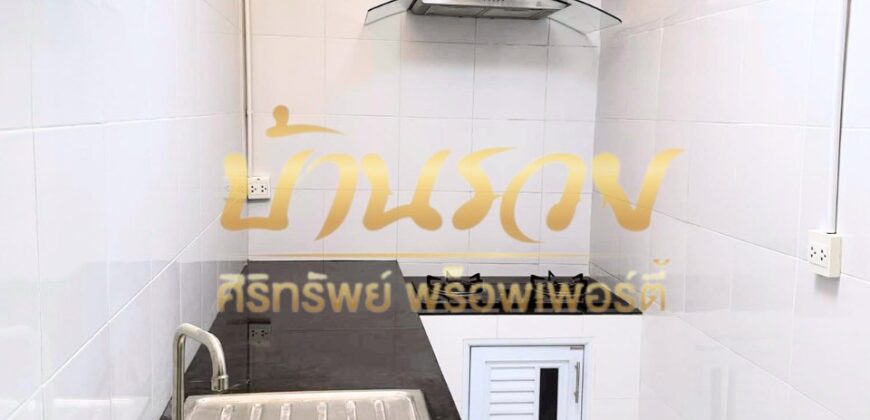 ทาวน์เฮ้าส์ 2 ชั้น หมู่บ้าน ทรัพย์มงคล 2 ซอยสุดใจแพรกษา 5 ถนนแพรกษา เชื่อมถนนเทพารักษ์ ซอยมังกร รีโนเวทใหม่ทั้งหลัง