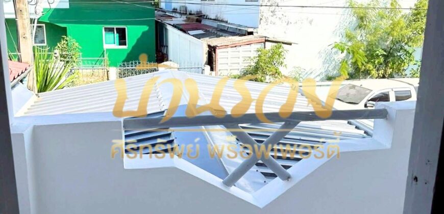 ทาวน์เฮ้าส์ 2 ชั้น หมู่บ้าน ทรัพย์มงคล 2 ซอยสุดใจแพรกษา 5 ถนนแพรกษา เชื่อมถนนเทพารักษ์ ซอยมังกร รีโนเวทใหม่ทั้งหลัง