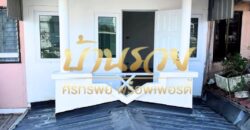 ทาวน์เฮ้าส์ 2 ชั้น หมู่บ้าน ทรัพย์มงคล 2 ซอยสุดใจแพรกษา 5 ถนนแพรกษา เชื่อมถนนเทพารักษ์ ซอยมังกร รีโนเวทใหม่ทั้งหลัง