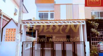 ทาวน์เฮ้าส์ 2 ชั้น หมู่บ้าน มหาวงษ์วิลล่า ปู่เจ้า-สำโรง ใกล้รถไฟฟ้าสายสีเหลือง และสีเขียว BTS บ้านรีโนเวทใหม่ พร้อมเข้าอยู่