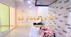 ทาวน์เฮ้าส์ 2 ชั้น หมู่บ้าน มหาวงษ์วิลล่า ปู่เจ้า-สำโรง ใกล้รถไฟฟ้าสายสีเหลือง และสีเขียว BTS บ้านรีโนเวทใหม่ พร้อมเข้าอยู่