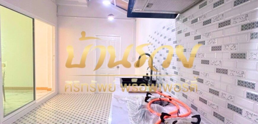 ทาวน์เฮ้าส์ 2 ชั้น หมู่บ้าน มหาวงษ์วิลล่า ปู่เจ้า-สำโรง ใกล้รถไฟฟ้าสายสีเหลือง และสีเขียว BTS บ้านรีโนเวทใหม่ พร้อมเข้าอยู่