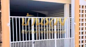 ทาวน์เฮ้าส์ 2 ชั้น หมู่บ้าน ทวีทอง 1 ถนนเทพารักษ์-ศรีนครินทร์ ใกล้รถไฟฟ้า BTS สถานีทิพวัล บ้านรีโนเวทใหม่ทั้งหลัง