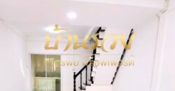 ทาวน์เฮ้าส์ 2 ชั้น หมู่บ้าน ทวีทอง 1 ถนนเทพารักษ์-ศรีนครินทร์ ใกล้รถไฟฟ้า BTS สถานีทิพวัล บ้านรีโนเวทใหม่ทั้งหลัง