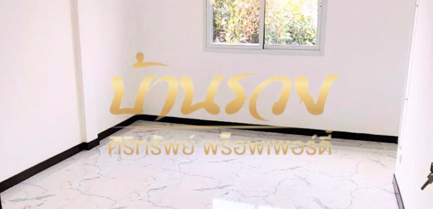 ทาวน์เฮ้าส์ 2 ชั้น หมู่บ้าน ทวีทอง 1 ถนนเทพารักษ์-ศรีนครินทร์ ใกล้รถไฟฟ้า BTS สถานีทิพวัล บ้านรีโนเวทใหม่ทั้งหลัง