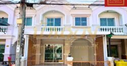ทาวน์เฮ้าส์ 2 ชั้น หมู่บ้านนิรันดร์วิลล์ 10 ซอยวัดศรีวารีน้อย บางนา กม.18 ใกล้มหาลัยหัวเฉียว บ้านรีโนเวทเปลี่ยนวัสดุใหม่ พร้อมเข้าอยู่