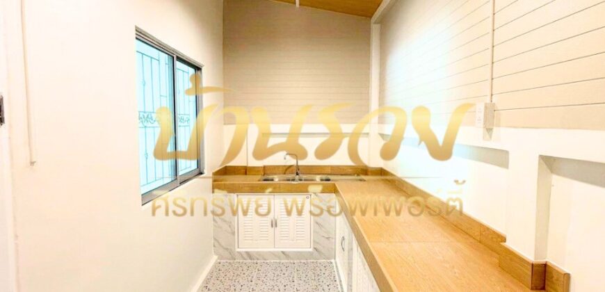 ทาวน์เฮ้าส์ 2 ชั้น หมู่บ้านนิรันดร์วิลล์ 10 ซอยวัดศรีวารีน้อย บางนา กม.18 ใกล้มหาลัยหัวเฉียว บ้านรีโนเวทเปลี่ยนวัสดุใหม่ พร้อมเข้าอยู่