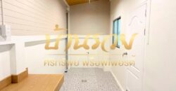 ทาวน์เฮ้าส์ 2 ชั้น หมู่บ้านนิรันดร์วิลล์ 10 ซอยวัดศรีวารีน้อย บางนา กม.18 ใกล้มหาลัยหัวเฉียว บ้านรีโนเวทเปลี่ยนวัสดุใหม่ พร้อมเข้าอยู่