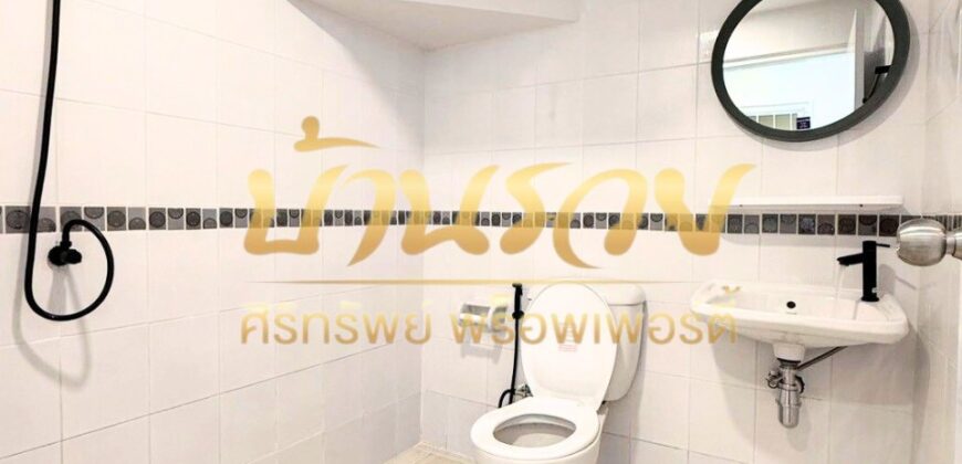 ทาวน์เฮ้าส์ 2 ชั้น หมู่บ้านนิรันดร์วิลล์ 10 ซอยวัดศรีวารีน้อย บางนา กม.18 ใกล้มหาลัยหัวเฉียว บ้านรีโนเวทเปลี่ยนวัสดุใหม่ พร้อมเข้าอยู่