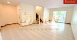 ทาวน์เฮ้าส์ 2 ชั้น หมู่บ้านนิรันดร์วิลล์ 10 ซอยวัดศรีวารีน้อย บางนา กม.18 ใกล้มหาลัยหัวเฉียว บ้านรีโนเวทเปลี่ยนวัสดุใหม่ พร้อมเข้าอยู่