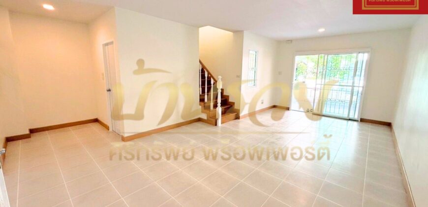 ทาวน์เฮ้าส์ 2 ชั้น หมู่บ้านนิรันดร์วิลล์ 10 ซอยวัดศรีวารีน้อย บางนา กม.18 ใกล้มหาลัยหัวเฉียว บ้านรีโนเวทเปลี่ยนวัสดุใหม่ พร้อมเข้าอยู่