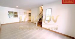 ทาวน์เฮ้าส์ 2 ชั้น หมู่บ้านนิรันดร์วิลล์ 10 ซอยวัดศรีวารีน้อย บางนา กม.18 ใกล้มหาลัยหัวเฉียว บ้านรีโนเวทเปลี่ยนวัสดุใหม่ พร้อมเข้าอยู่