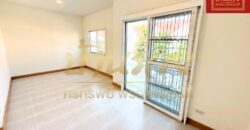 ทาวน์เฮ้าส์ 2 ชั้น หมู่บ้านนิรันดร์วิลล์ 10 ซอยวัดศรีวารีน้อย บางนา กม.18 ใกล้มหาลัยหัวเฉียว บ้านรีโนเวทเปลี่ยนวัสดุใหม่ พร้อมเข้าอยู่