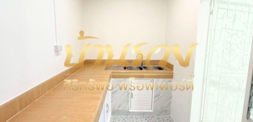 ทาวน์เฮ้าส์ 2 ชั้น หมู่บ้าน พฤกษา 28/1 นิคมบางปู ถนนแพรกษา บ้านรีโนเวทเปลี่ยนวัสดุใหม่ พร้อมเข้าอยู่