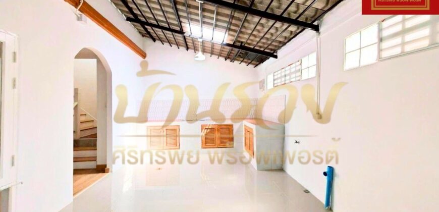 ทาวน์เฮ้าส์ 2 ชั้น หมู่บ้านพฤกษา 15 ถนนบางพลี – ตำหรุ ใกล้นิคมอุตสาหกรรมบางปู บ้านรีโนเวทใหม่