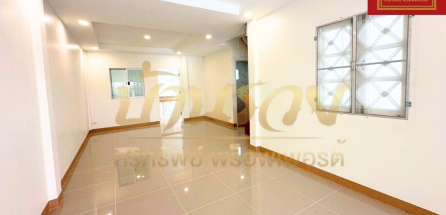 ทาวน์เฮ้าส์ 2 ชั้น หมู่บ้าน สุธาวี คลัสเตอร์ ใกล้สี่แยกบางพลี ถนนตำหรุ-คลองขุด บ้านรีโนเวทใหม่