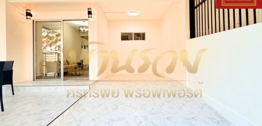 ทาวน์เฮ้าส์ 2 ชั้น #หลังมุมในเงียบ หมู่บ้านพฤกษา 47/2 ศรีนครินทร์-เทพารักษ์ ใกล้สถานีรถไฟฟ้า รีโนเวทใหม่ทั้งหลังพร้อมเข้าอยู่