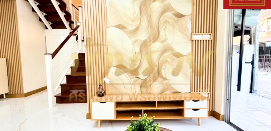 ทาวน์เฮ้าส์ 2 ชั้น #หลังมุมในเงียบ หมู่บ้านพฤกษา 47/2 ศรีนครินทร์-เทพารักษ์ ใกล้สถานีรถไฟฟ้า รีโนเวทใหม่ทั้งหลังพร้อมเข้าอยู่