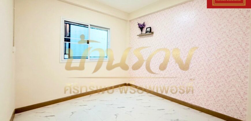 บ้านแฝด 1 ชั้น #ถนนเมน หมู่บ้านเด่นชัย บางเมือง-ศรีนครินทร์ ใกล้ BTS รถไฟฟ้าทิพวัล ทางด่วนกาญจนาฯ บ้านรีโนเวทใหม่ทั้งหลัง