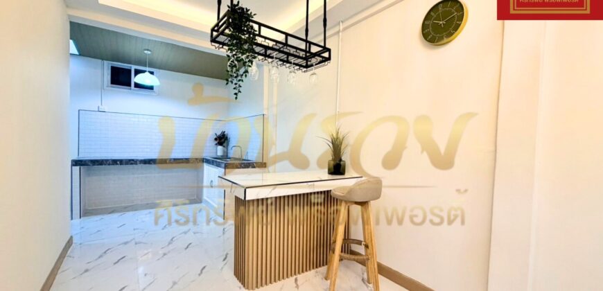 บ้านแฝด 1 ชั้น #ถนนเมน หมู่บ้านเด่นชัย บางเมือง-ศรีนครินทร์ ใกล้ BTS รถไฟฟ้าทิพวัล ทางด่วนกาญจนาฯ บ้านรีโนเวทใหม่ทั้งหลัง