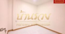 ทาวน์เฮ้าส์ 1 ชั้น #ต้นโครงการ หมู่บ้านเพชรงาม ซอยเทศบาลบางปู 60 (ซอยวัดอโศการาม) บ้านรีโนเวทเปลี่ยนวัสดุใหม่ ใกล้รถไฟฟ้า BTS สถานีเคหะ