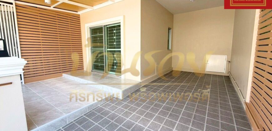 ทาวน์เฮ้าส์ 2 ชั้น หมู่บ้านนิรันดร์วิลล์ 10 ซอยวัดศรีวารีน้อย บางนา กม.18 ใกล้มหาลัยหัวเฉียว บ้านรีโนเวทเปลี่ยนวัสดุใหม่ พร้อมเข้าอยู่