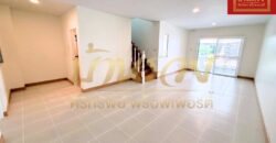 ทาวน์เฮ้าส์ 2 ชั้น หมู่บ้านนิรันดร์วิลล์ 10 ซอยวัดศรีวารีน้อย บางนา กม.18 ใกล้มหาลัยหัวเฉียว บ้านรีโนเวทเปลี่ยนวัสดุใหม่ พร้อมเข้าอยู่