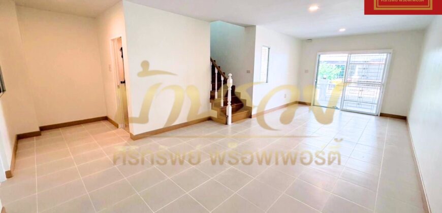 ทาวน์เฮ้าส์ 2 ชั้น หมู่บ้านนิรันดร์วิลล์ 10 ซอยวัดศรีวารีน้อย บางนา กม.18 ใกล้มหาลัยหัวเฉียว บ้านรีโนเวทเปลี่ยนวัสดุใหม่ พร้อมเข้าอยู่