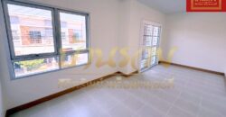 ทาวน์เฮ้าส์ 2 ชั้น หมู่บ้านนิรันดร์วิลล์ 10 ซอยวัดศรีวารีน้อย บางนา กม.18 ใกล้มหาลัยหัวเฉียว บ้านรีโนเวทเปลี่ยนวัสดุใหม่ พร้อมเข้าอยู่