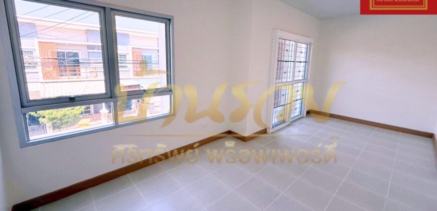 ทาวน์เฮ้าส์ 2 ชั้น หมู่บ้านนิรันดร์วิลล์ 10 ซอยวัดศรีวารีน้อย บางนา กม.18 ใกล้มหาลัยหัวเฉียว บ้านรีโนเวทเปลี่ยนวัสดุใหม่ พร้อมเข้าอยู่