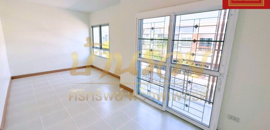 ทาวน์เฮ้าส์ 2 ชั้น หมู่บ้านนิรันดร์วิลล์ 10 ซอยวัดศรีวารีน้อย บางนา กม.18 ใกล้มหาลัยหัวเฉียว บ้านรีโนเวทเปลี่ยนวัสดุใหม่ พร้อมเข้าอยู่