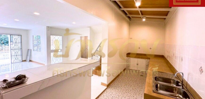 ทาวน์เฮ้าส์ 2 ชั้น หมู่บ้านพนาสนธิ์ วิลล่า12 บางปู บ้านรีโนเวทเปลี่ยนวัสดุใหม่ ใกล้รถไฟฟ้า BTS สถานีเคหะ