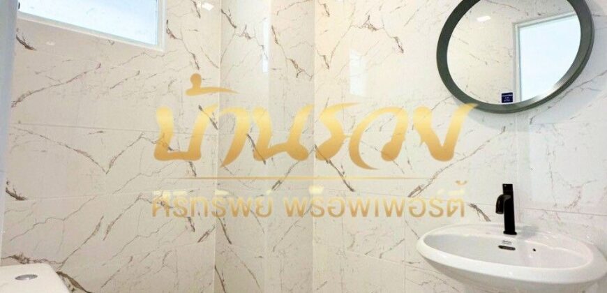 ทาวน์เฮ้าส์ 2 ชั้น หมู่บ้านพนาสนธิ์ วิลล่า12 บางปู บ้านรีโนเวทเปลี่ยนวัสดุใหม่ ใกล้รถไฟฟ้า BTS สถานีเคหะ