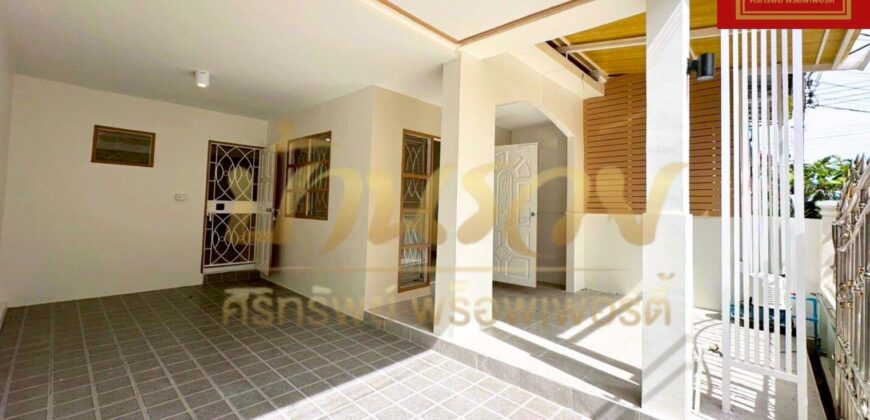 ทาวน์เฮ้าส์ 2 ชั้น หมู่บ้านพนาสนธิ์ วิลล่า12 บางปู บ้านรีโนเวทเปลี่ยนวัสดุใหม่ ใกล้รถไฟฟ้า BTS สถานีเคหะ