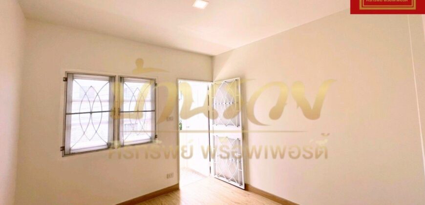 ทาวน์เฮ้าส์ 2 ชั้น หมู่บ้านพนาสนธิ์ วิลล่า12 บางปู บ้านรีโนเวทเปลี่ยนวัสดุใหม่ ใกล้รถไฟฟ้า BTS สถานีเคหะ